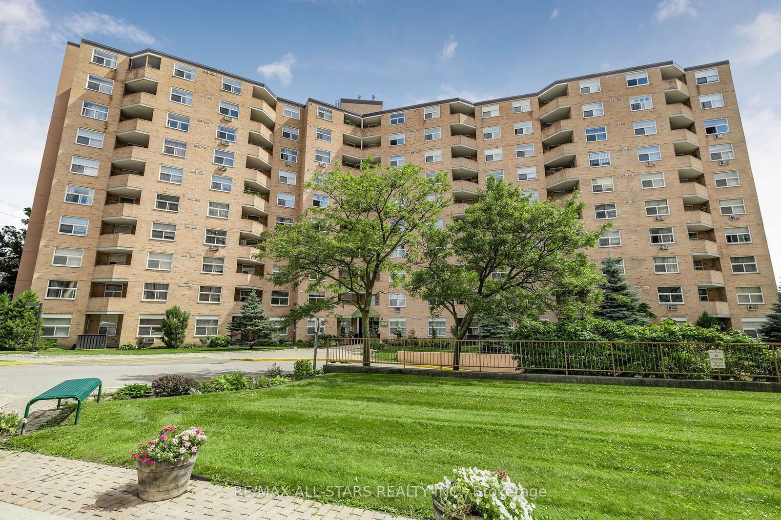 260 Davis Dr, unit 212 for sale - image #2