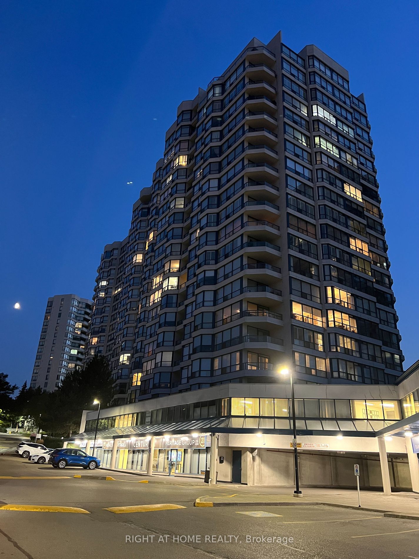 7300 Yonge St, unit 1112 for sale - image #2