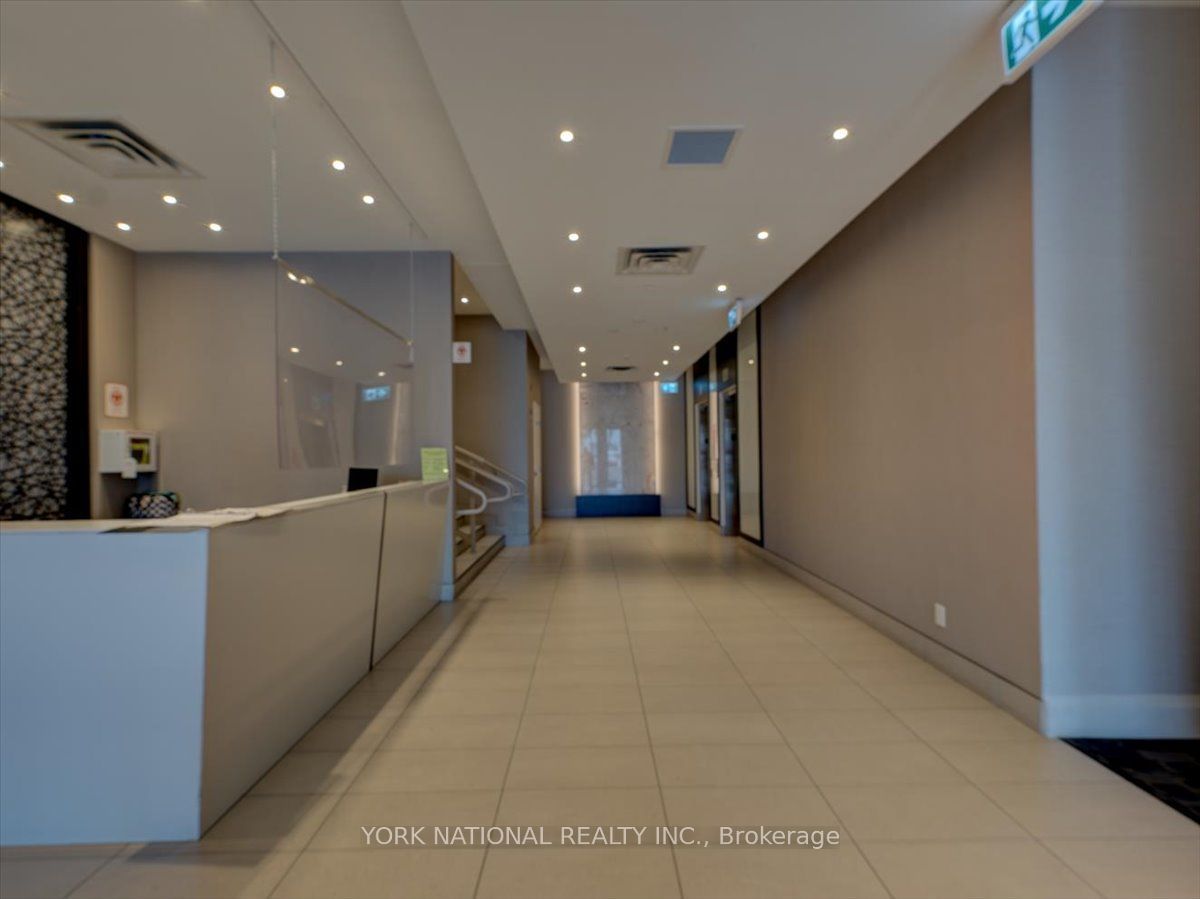 15277 Yonge St, unit 406 for sale - image #3