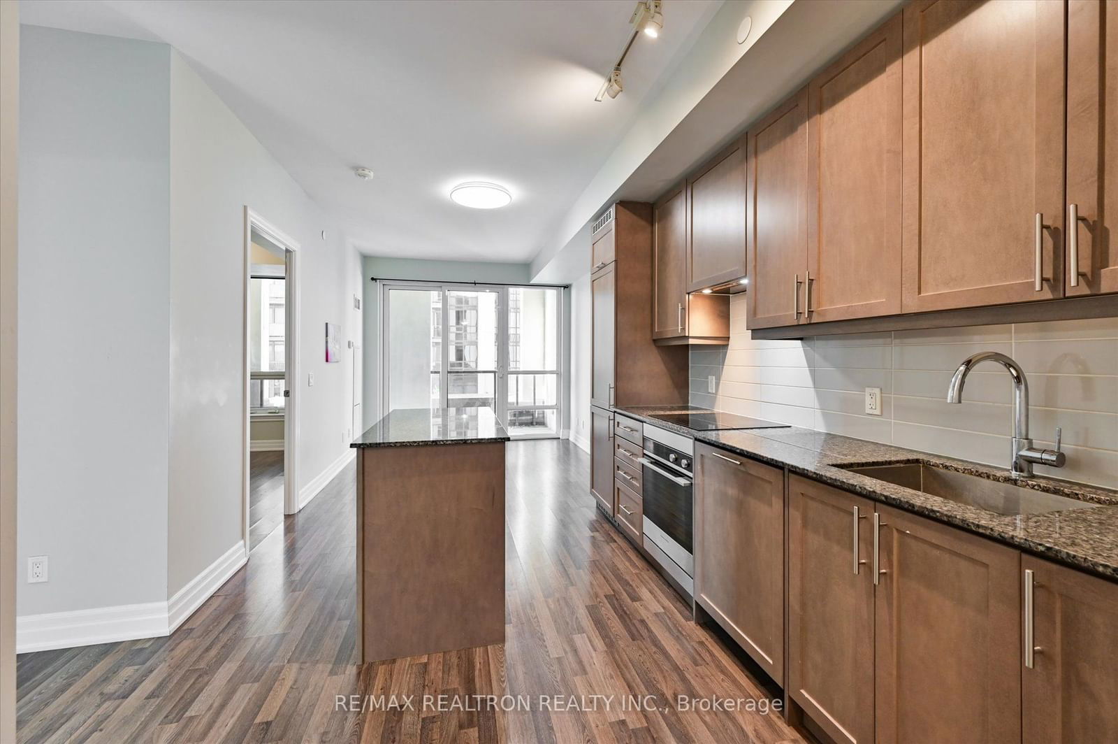 9085 Jane St, unit 304 for sale