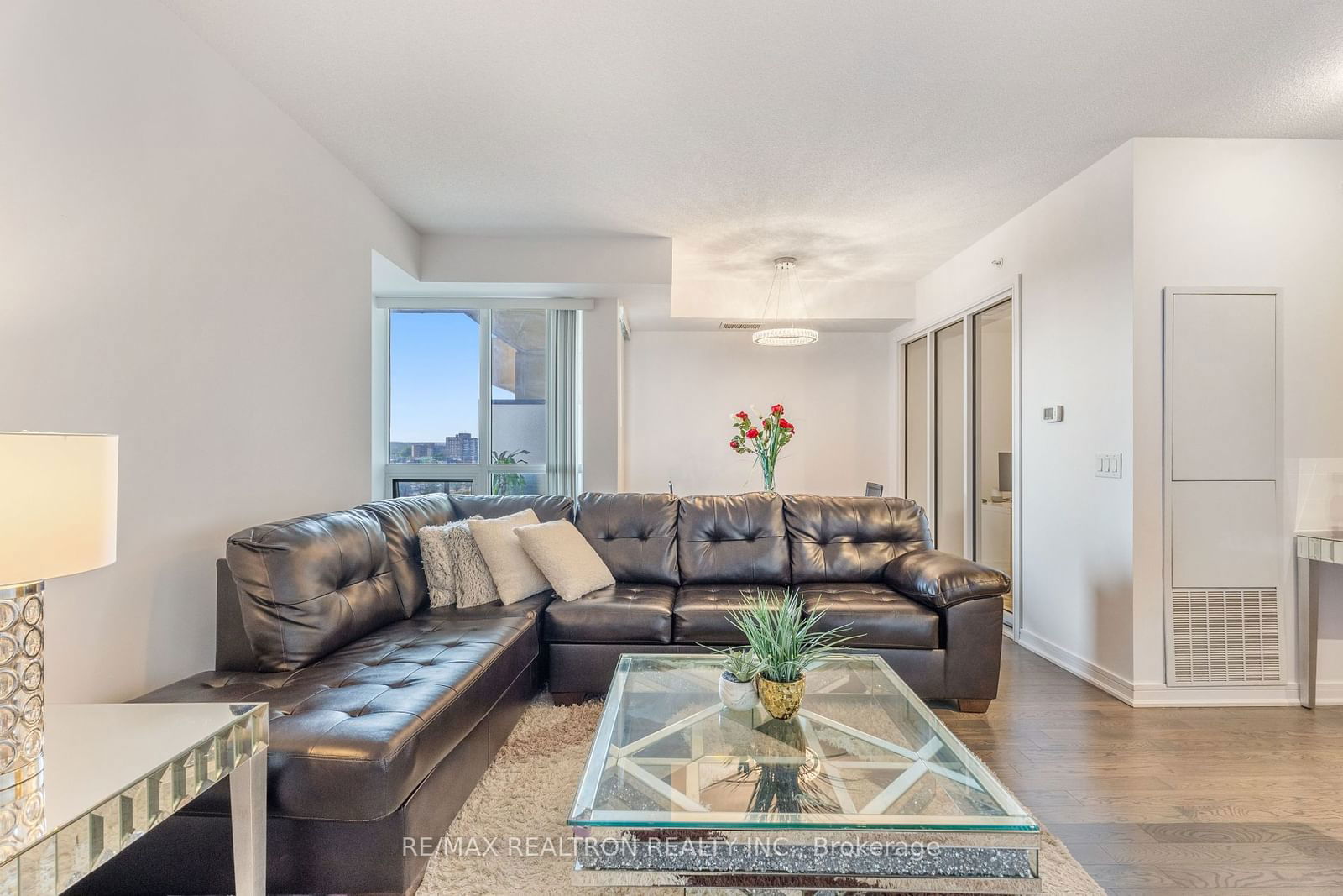 9205 Yonge St, unit 501 for sale