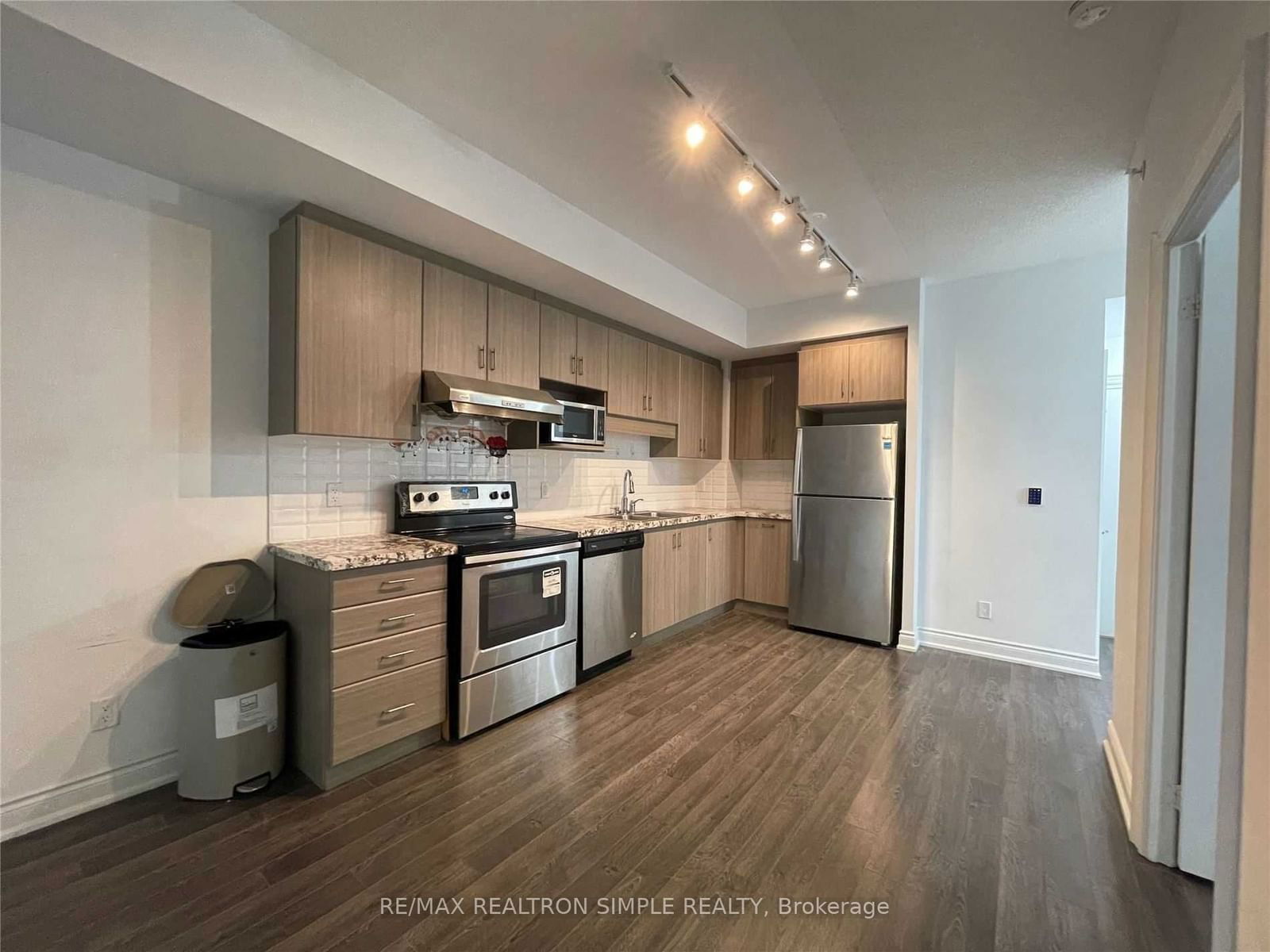 99 South Town Centre Blvd, unit B502 for rent - image #2