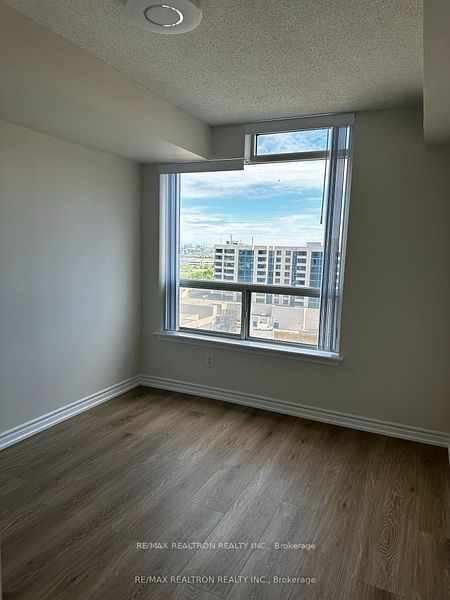 9015 Leslie St, unit 1218 for rent - image #10