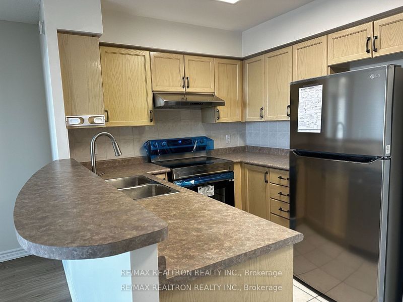 9015 Leslie St, unit 1218 for rent - image #5