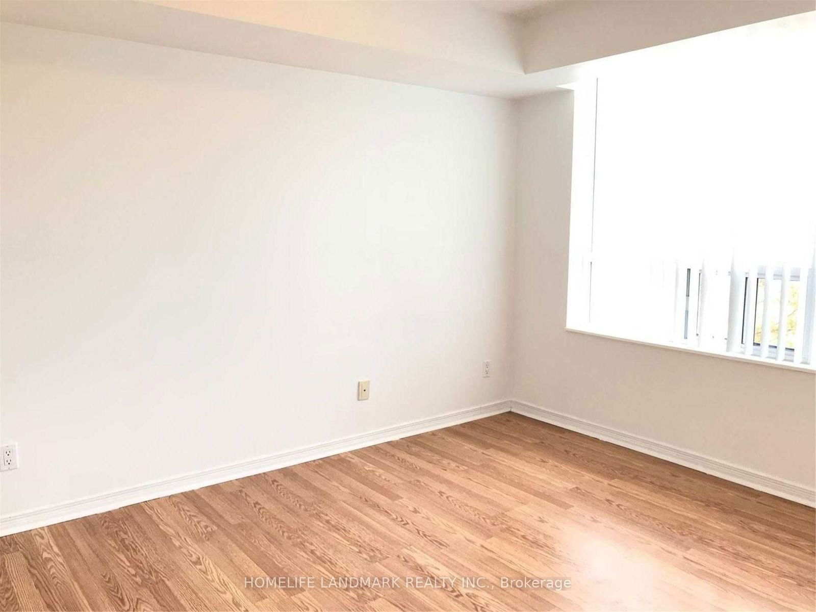 350 Red Maple Rd W, unit 301 for rent - image #8