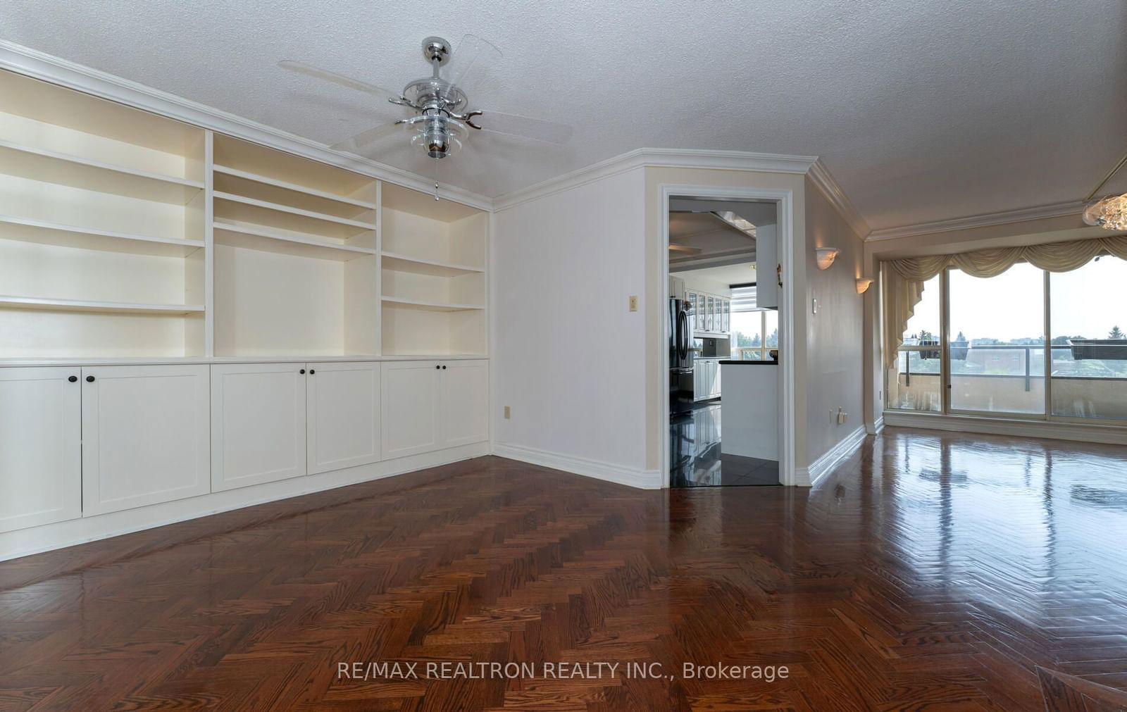 343 Clark Ave W, unit 502 for sale