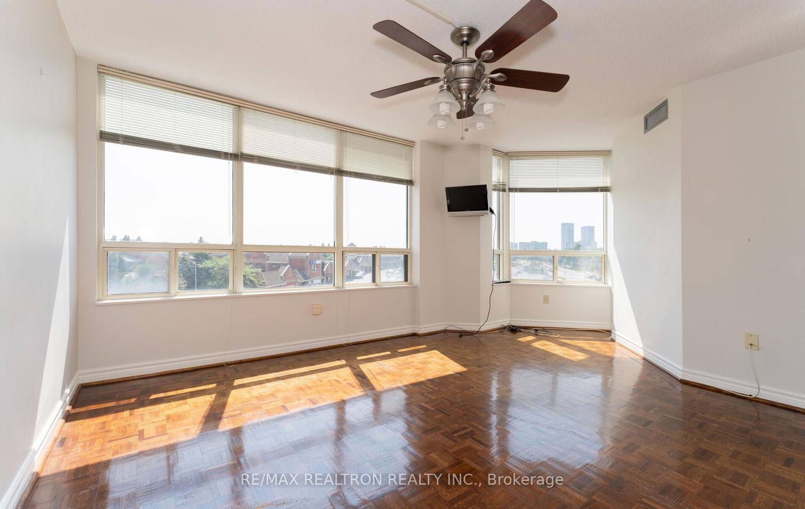 343 Clark Ave W, unit 502 for sale