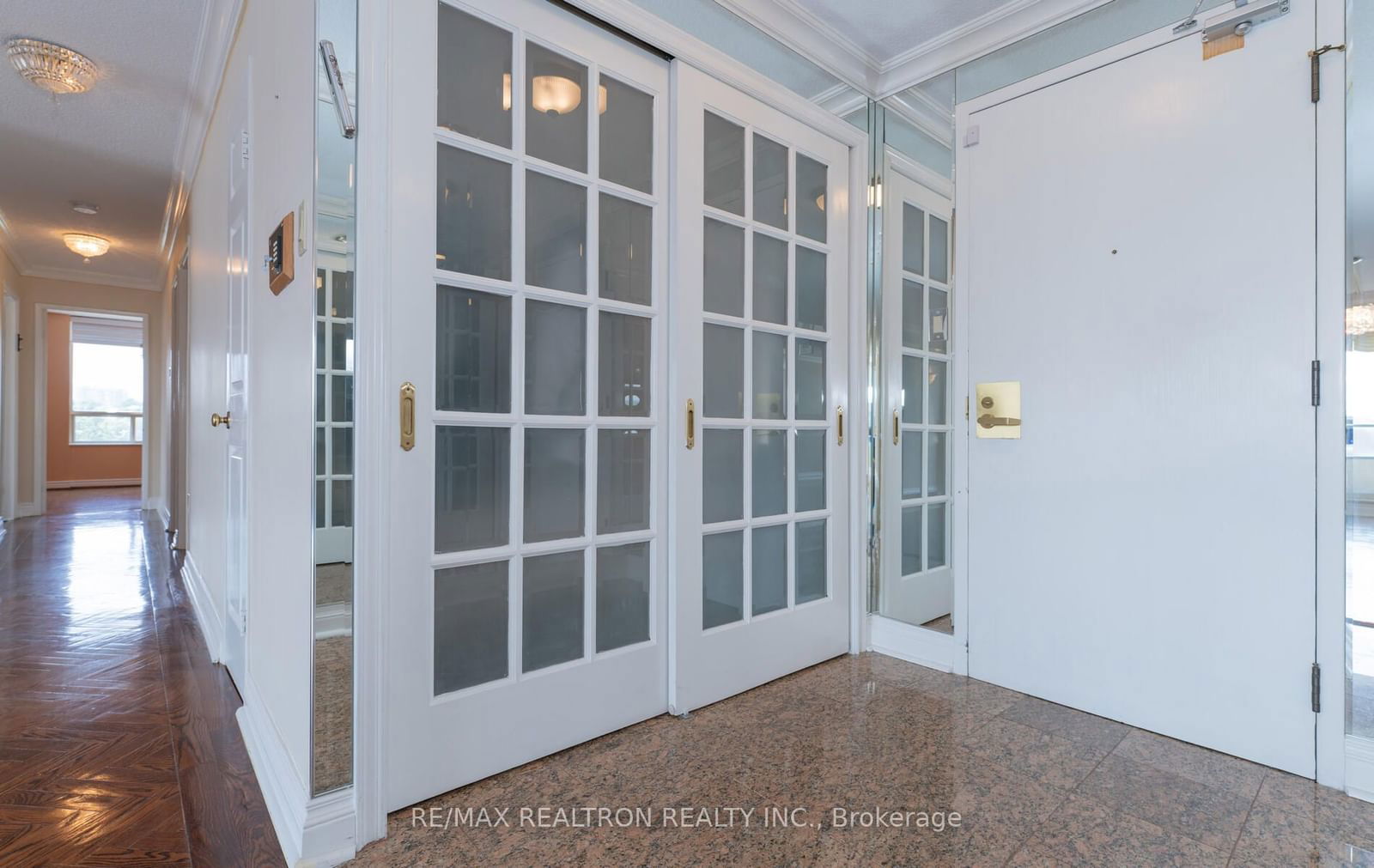 343 Clark Ave W, unit 502 for sale - image #2