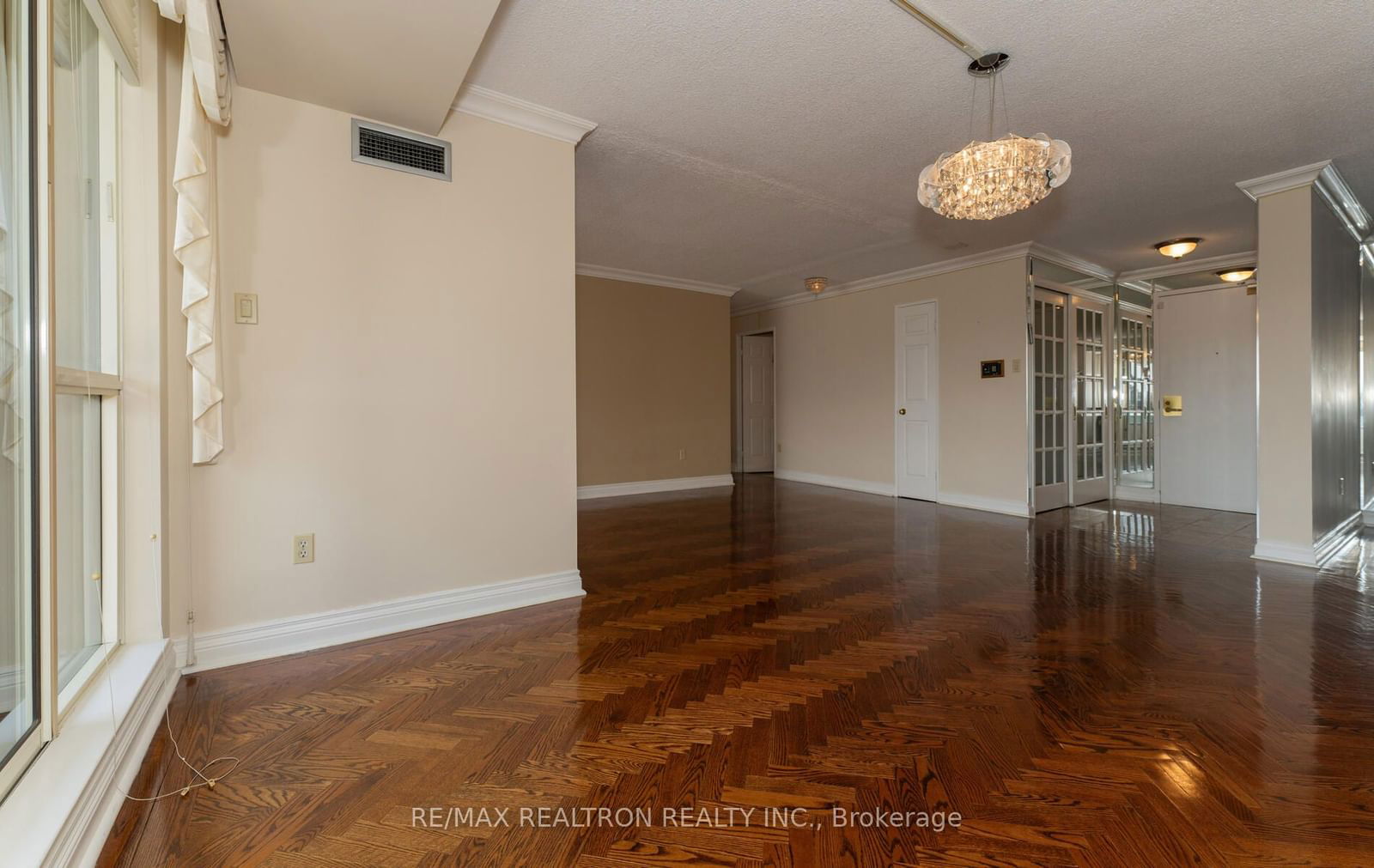 343 Clark Ave W, unit 502 for sale - image #6