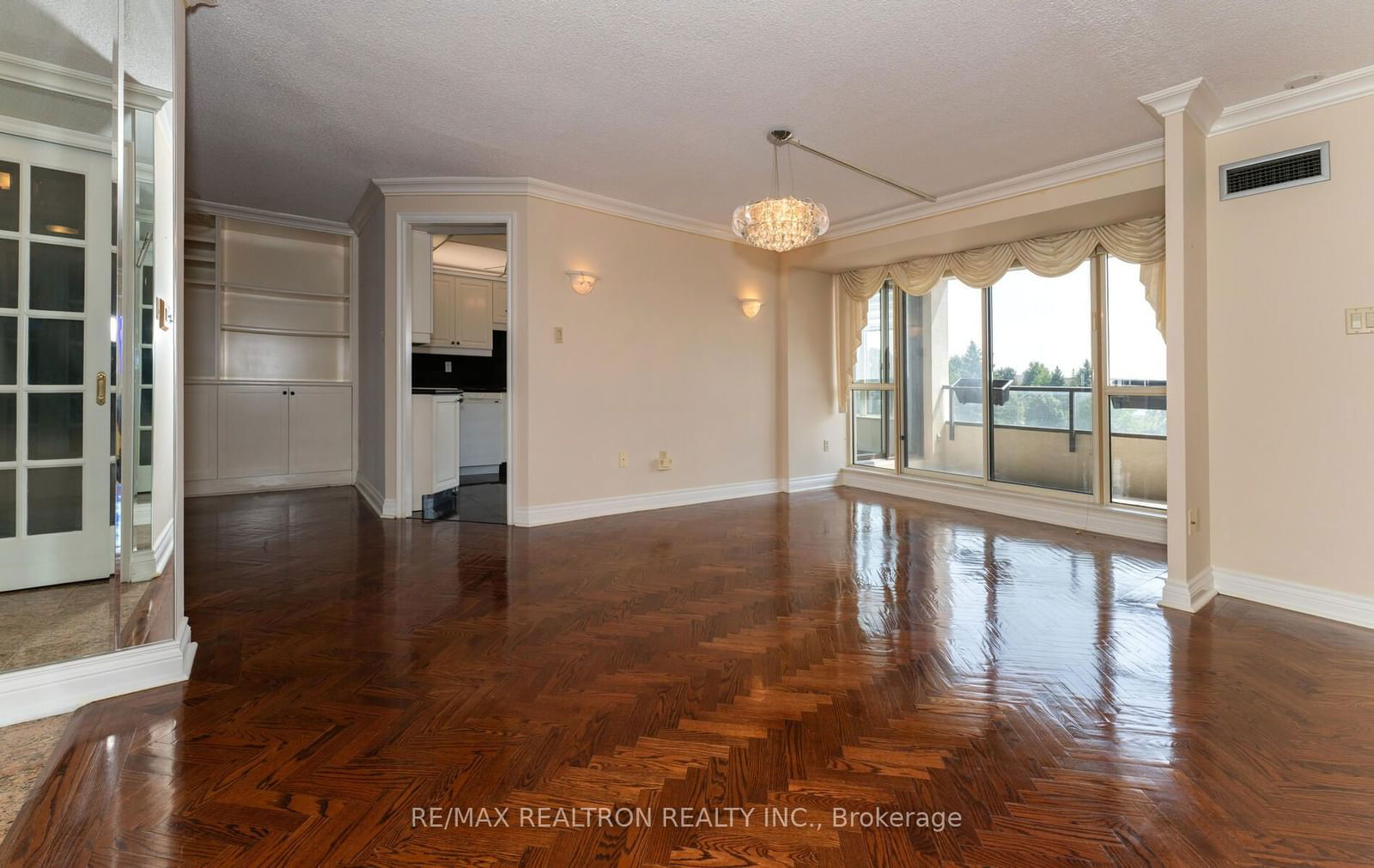 343 Clark Ave W, unit 502 for sale - image #7