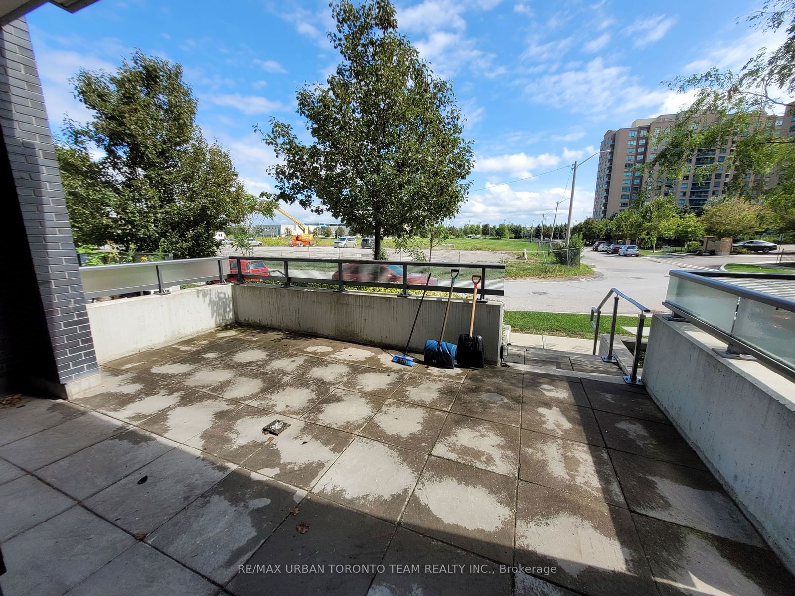 55 Oneida Cres, unit 105 for rent - image #3