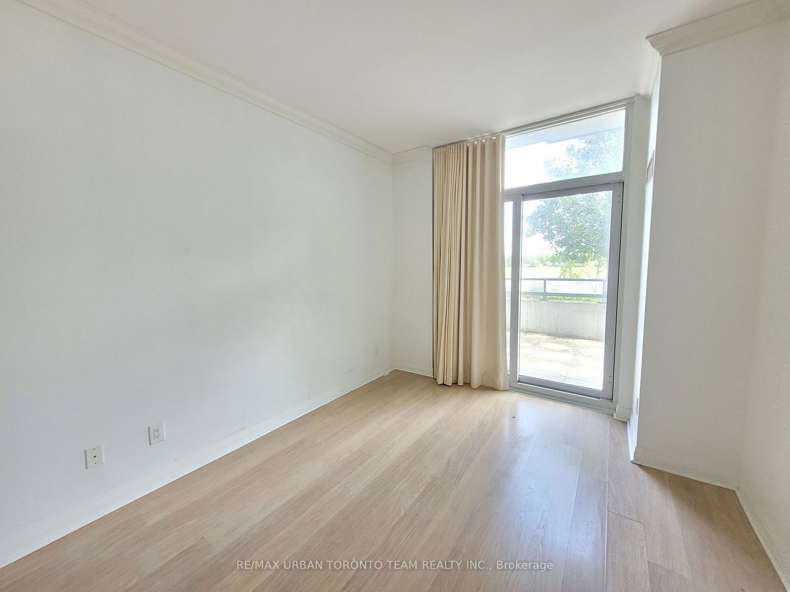 55 Oneida Cres, unit 105 for rent - image #7