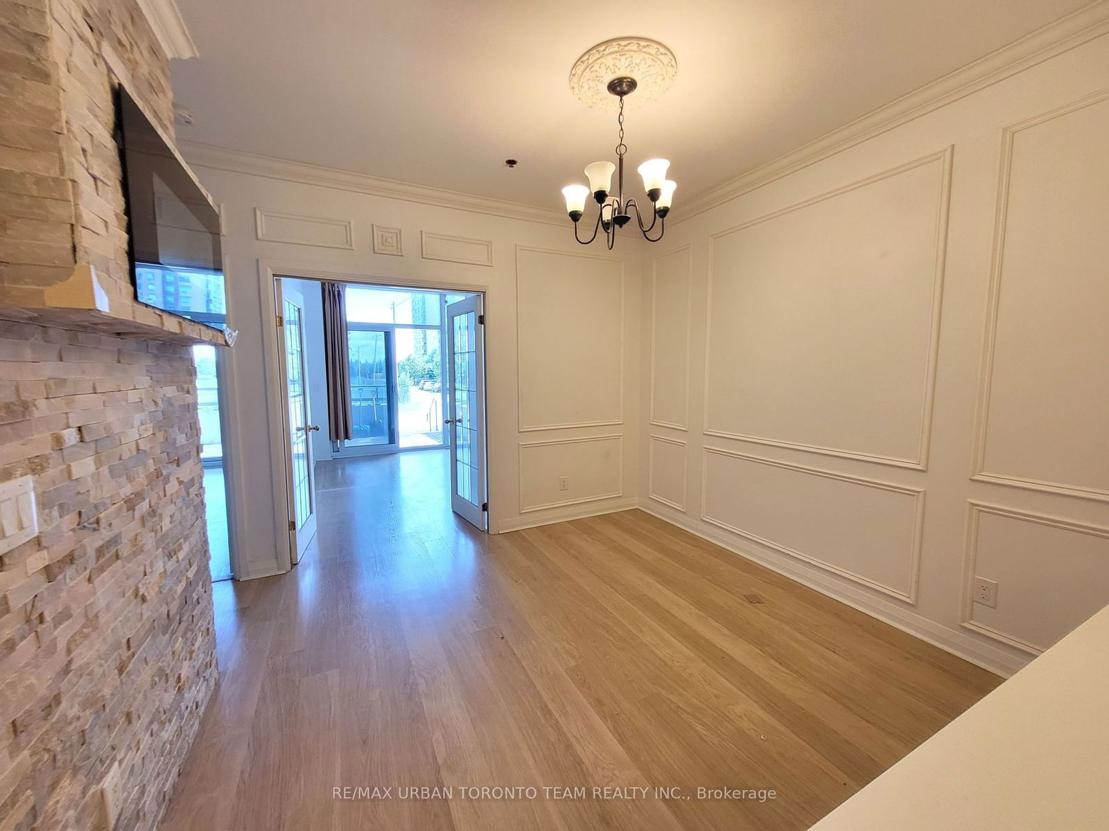 55 Oneida Cres, unit 105 for rent - image #9