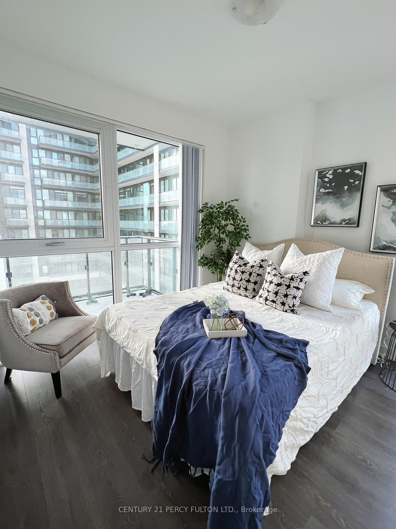 75 Oneida Cres, unit 803 for sale - image #8