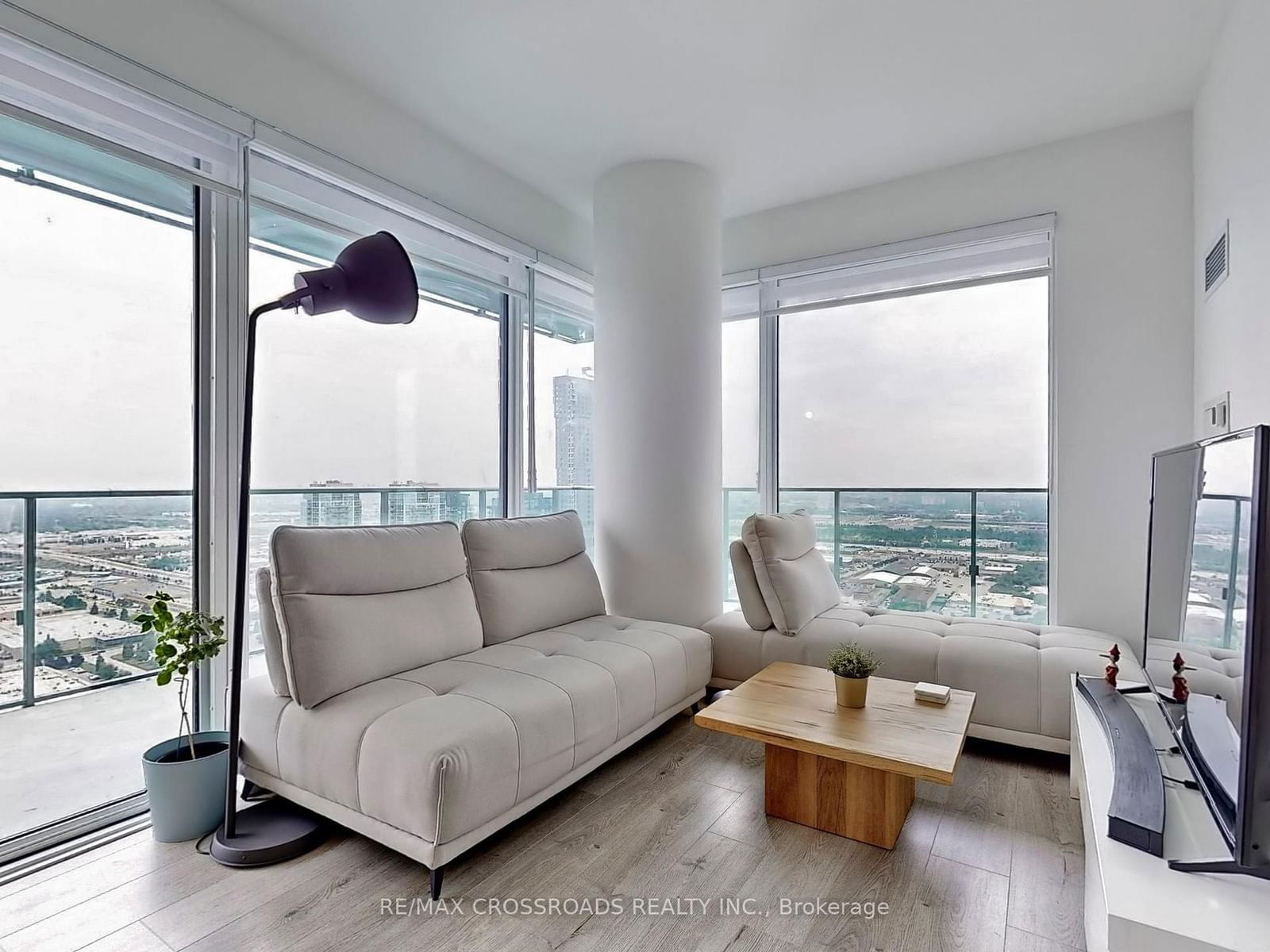 7890 Jane St, unit 4612 for sale - image #3