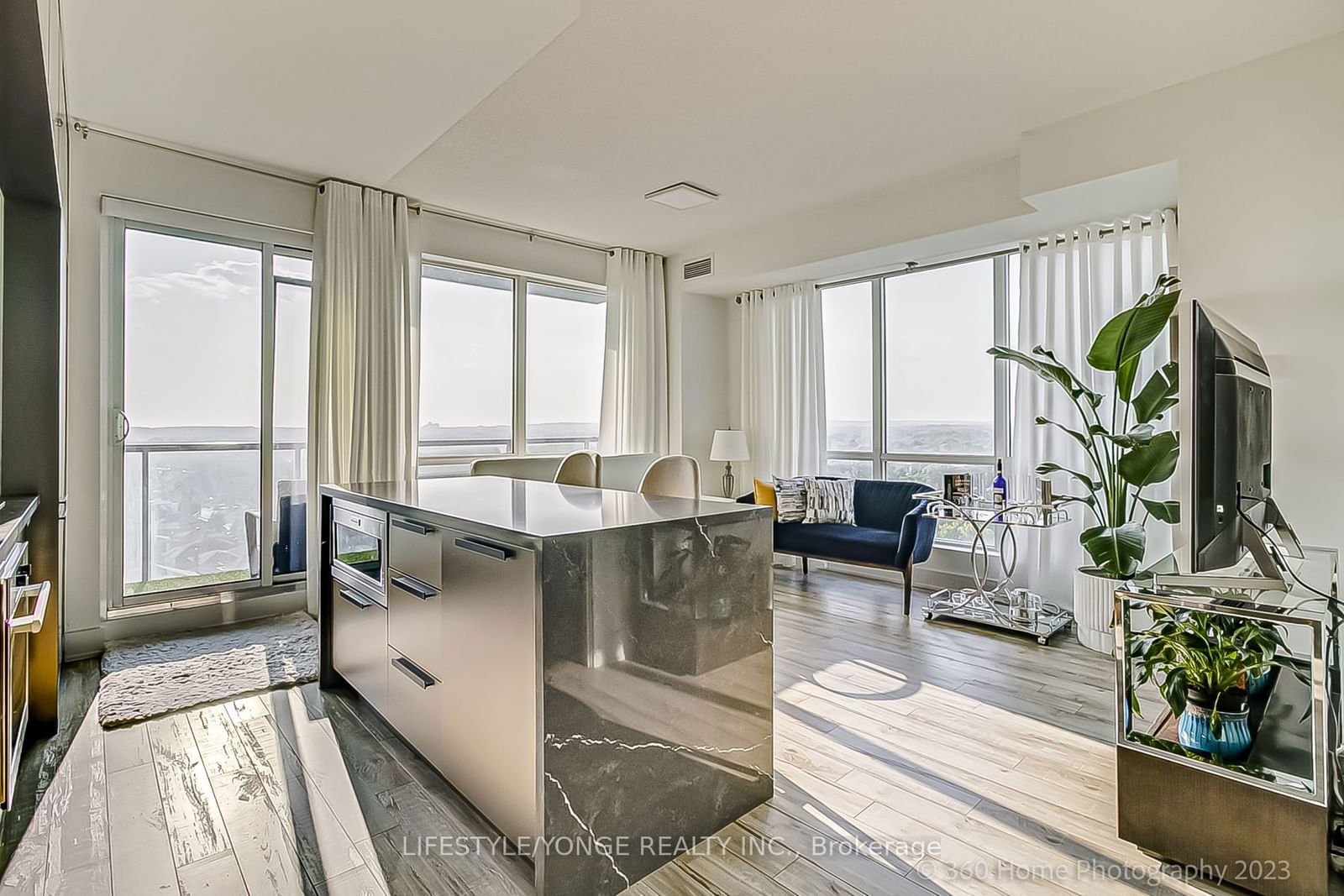 9090 Yonge St, unit 1102B for sale - image #2