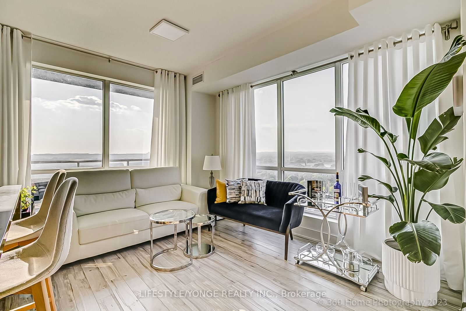 9090 Yonge St, unit 1102B for sale - image #4