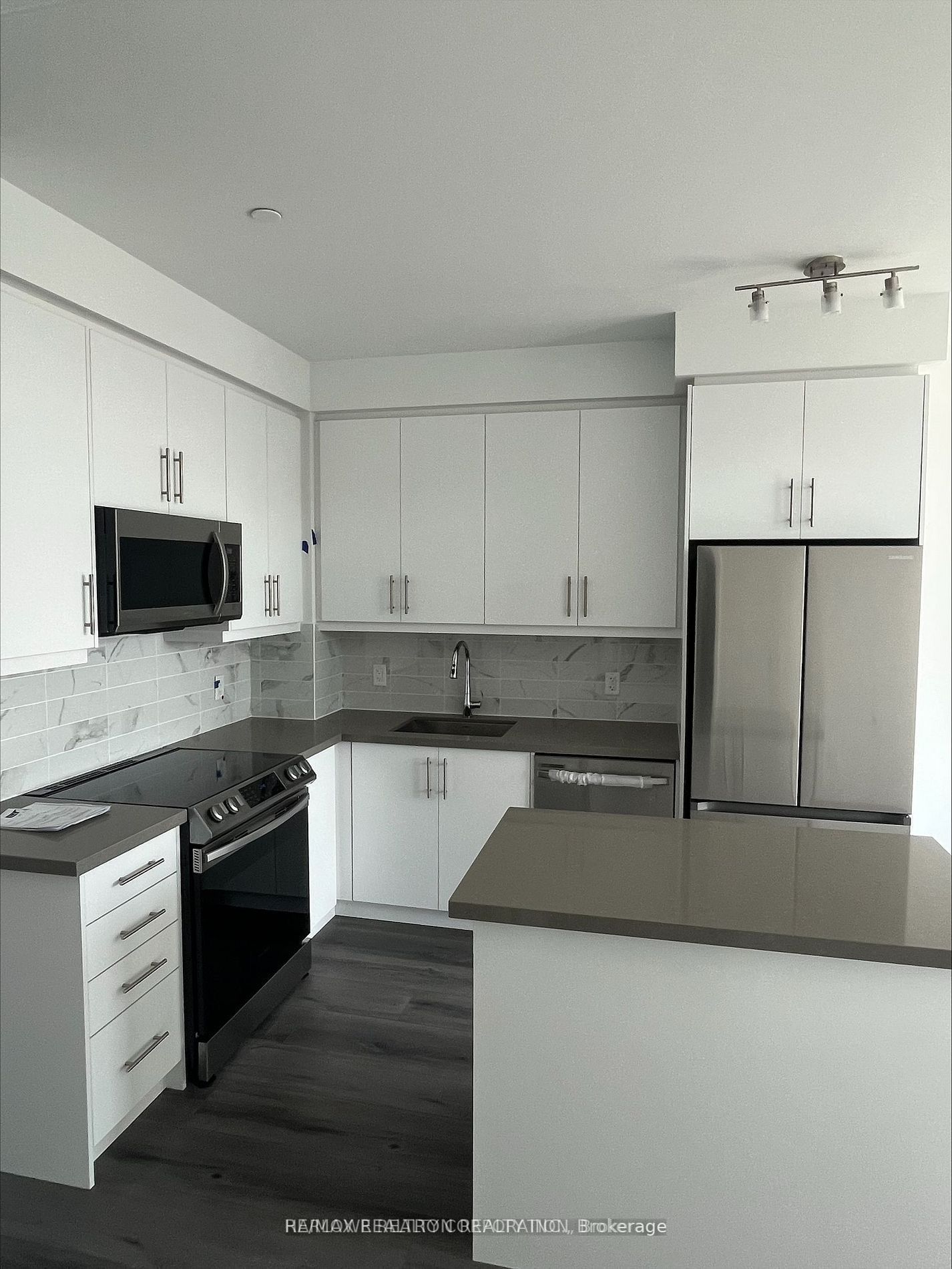 105 Oneida Cres, unit 2109 for rent