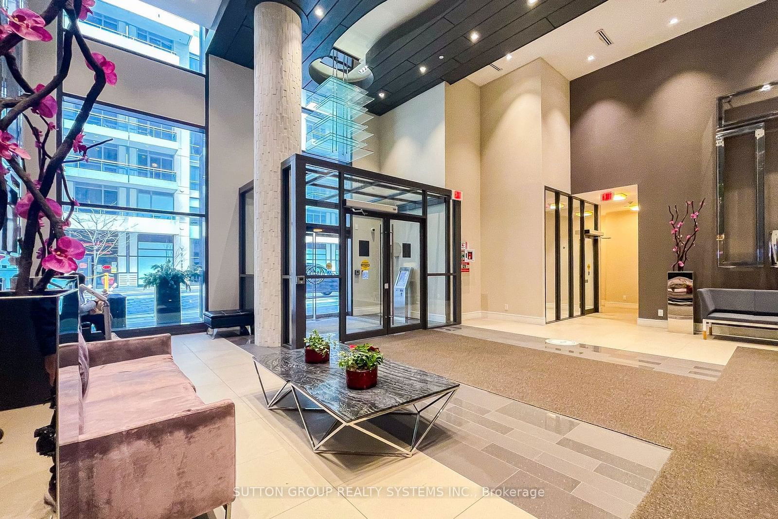 9191 Yonge St, unit Sw-105 for rent - image #6