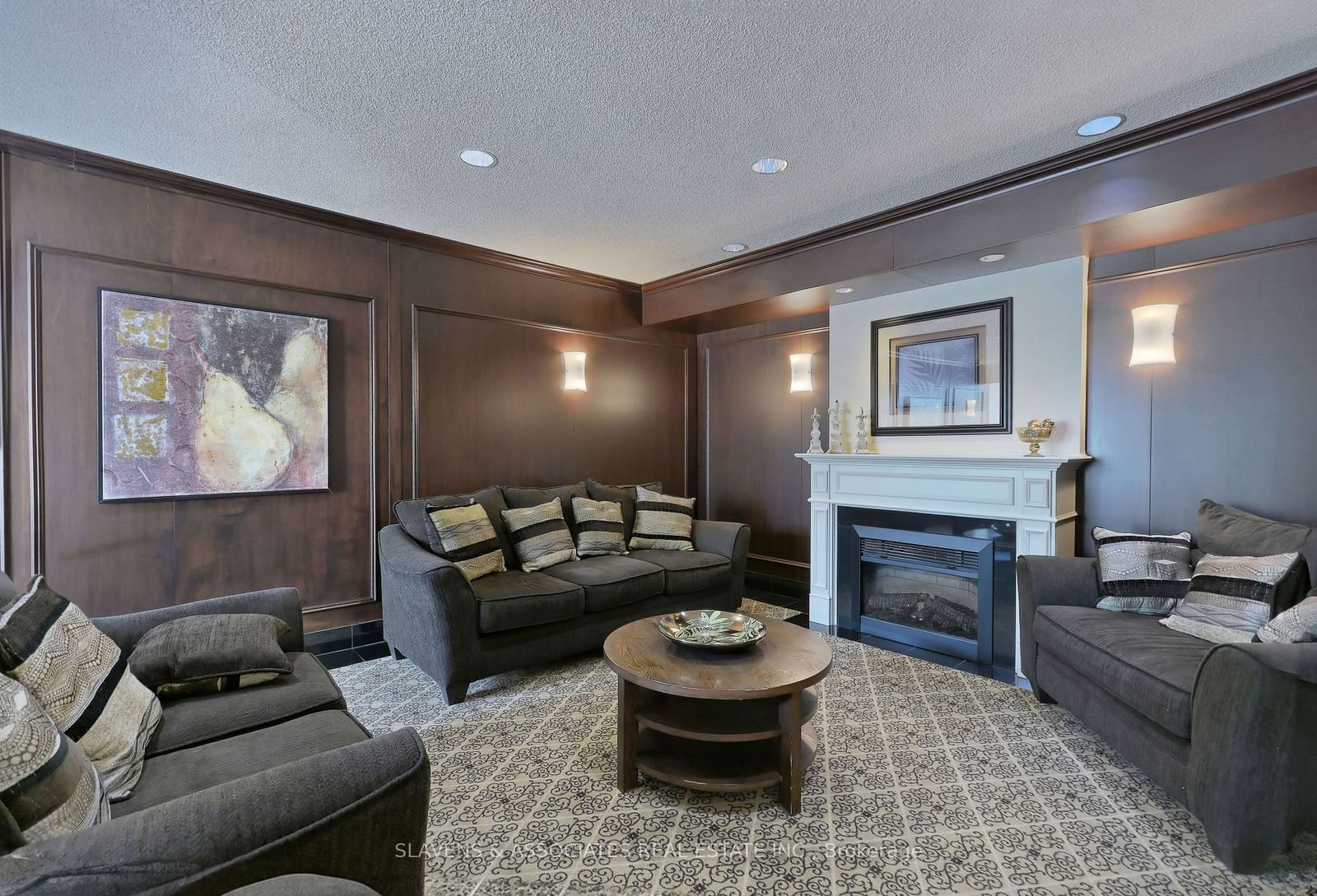 110 Promenade Circ, unit 204 for sale - image #3