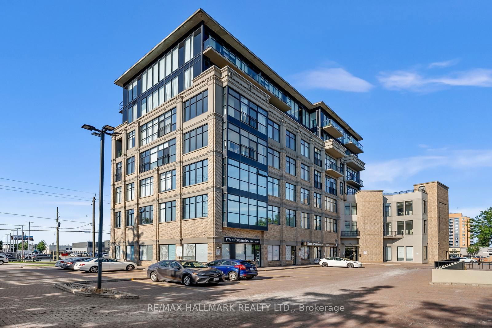 10376 Yonge St, unit 403 for sale - image #2