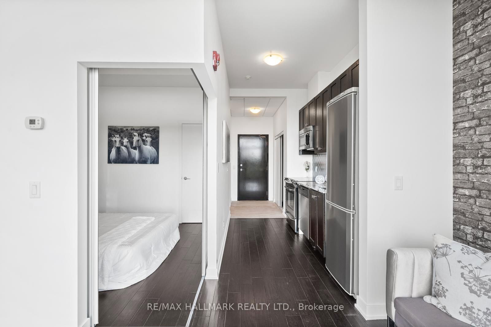 10376 Yonge St, unit 403 for sale