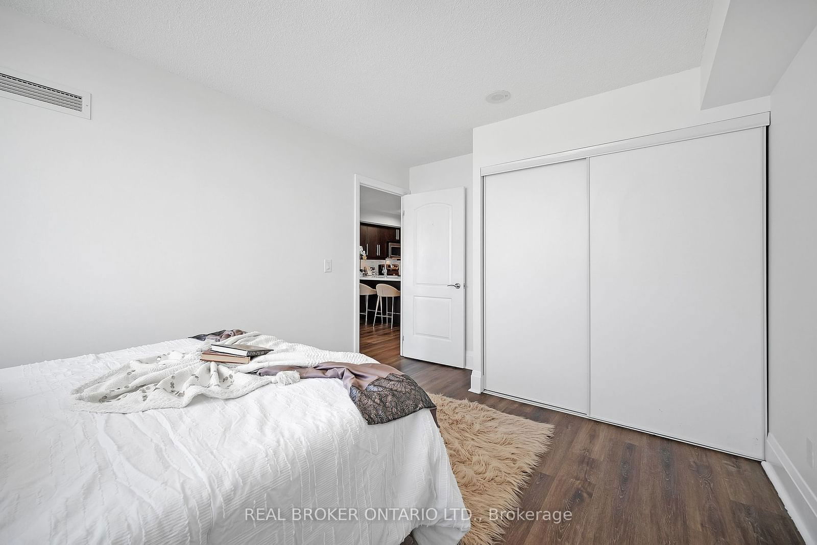 30 North Park Rd, unit 421 for sale - image #20