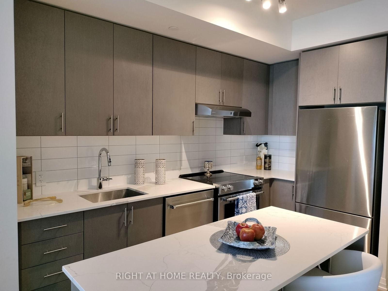 9000 JANE St, unit 2125 for sale - image #4