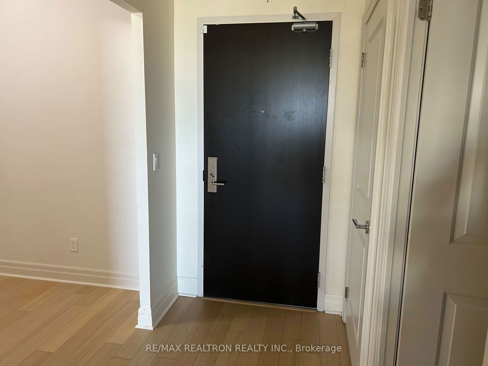 8130 Birchmount Rd, unit 813 for rent