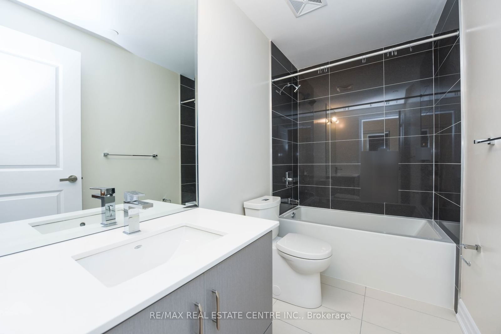 9075 Jane St, unit 508 for rent - image #14