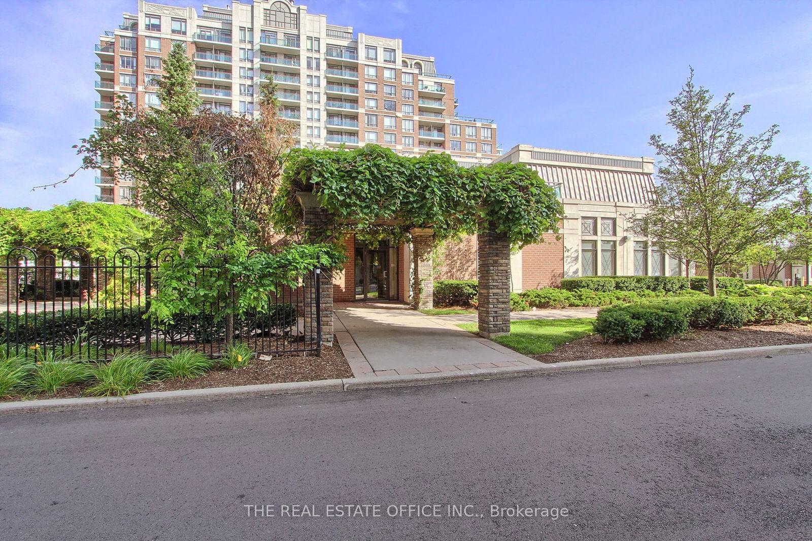 310 Red Maple Rd, unit 518 for sale - image #23