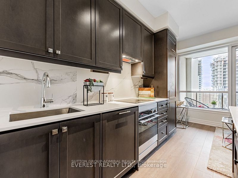 9075 Jane St, unit 1903 for rent - image #10