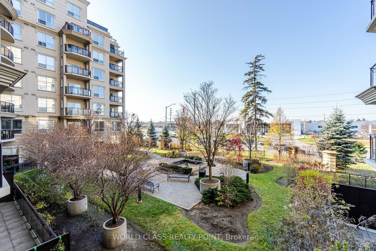 8 Maison Parc Crt, unit 204 for sale