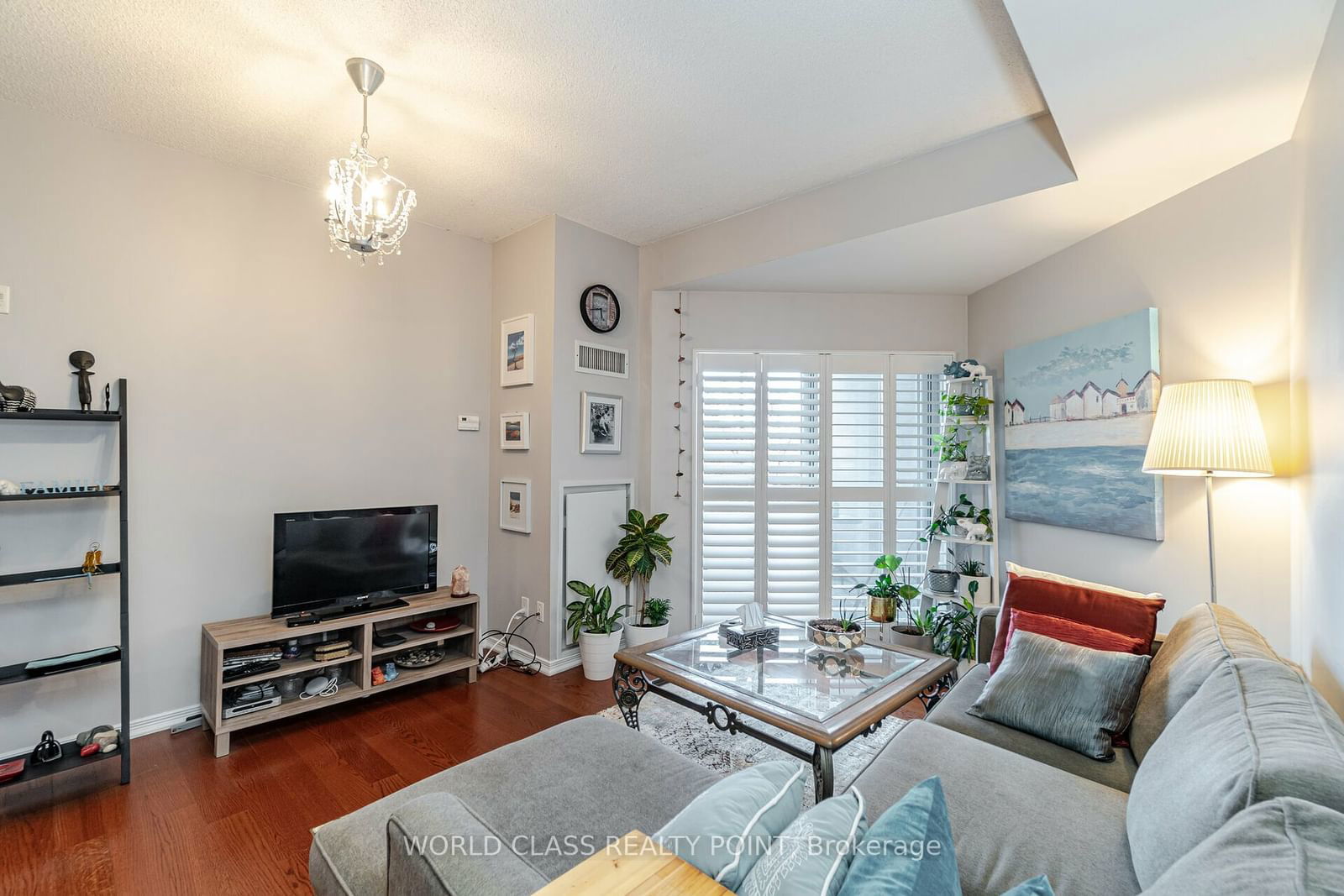 8 Maison Parc Crt, unit 204 for sale