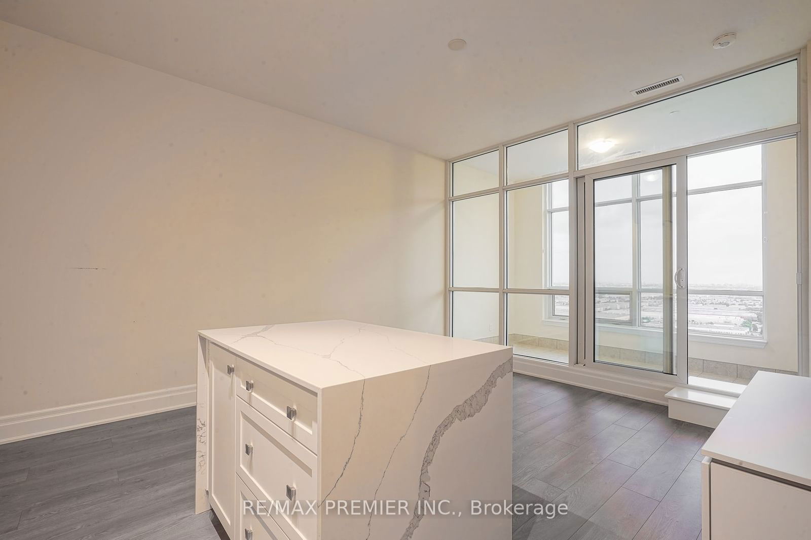 9075 Jane St, unit PH06 for sale - image #7