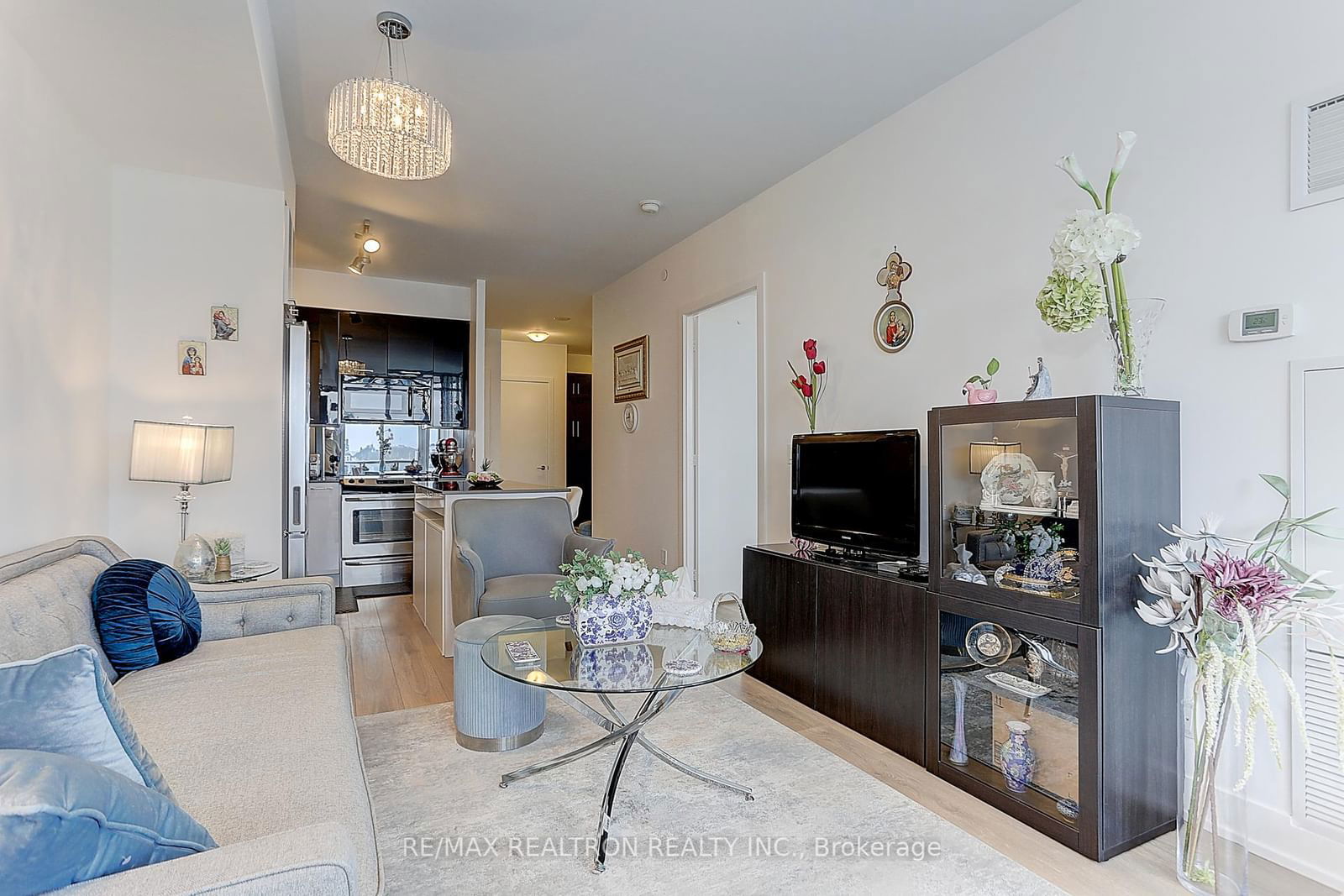 9471 Yonge St, unit 1005 for sale - image #1