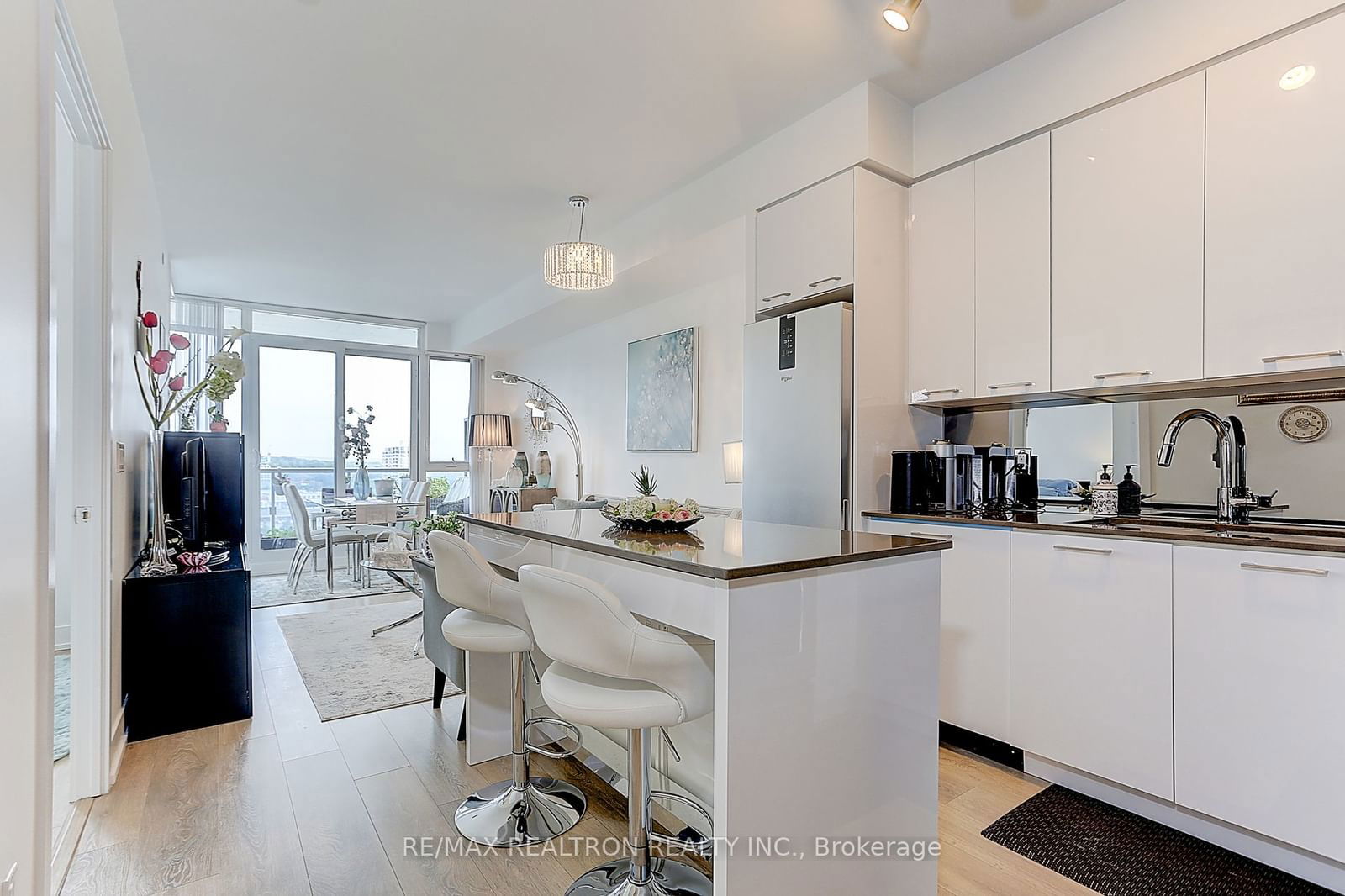 9471 Yonge St, unit 1005 for sale