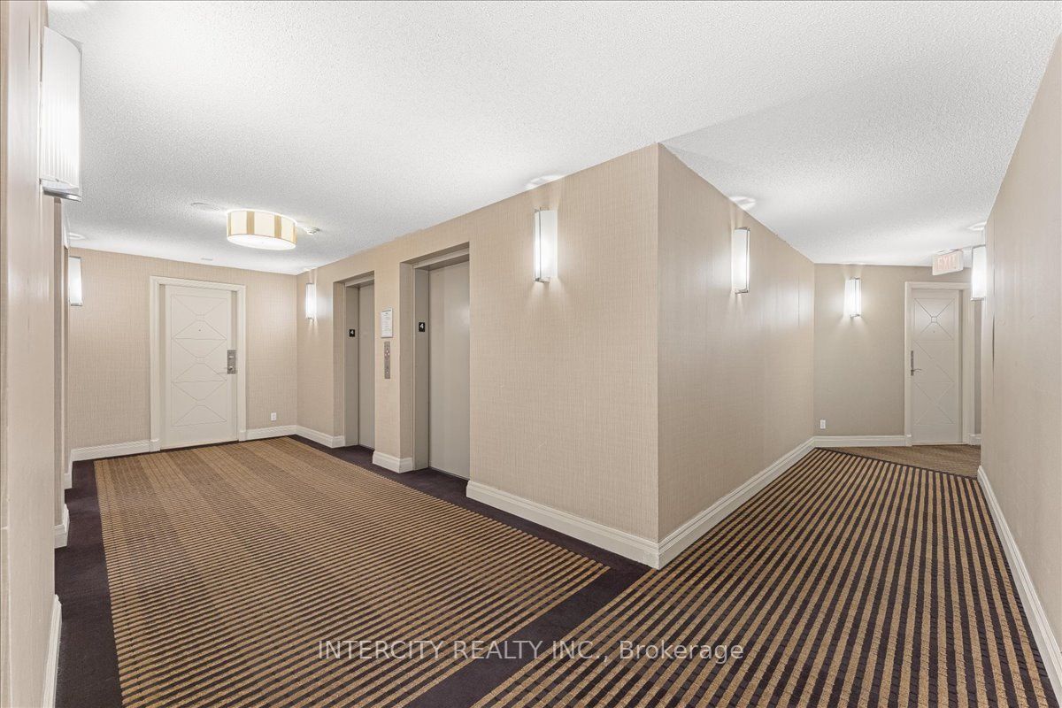 18 Harding Blvd, unit 408 for sale - image #6