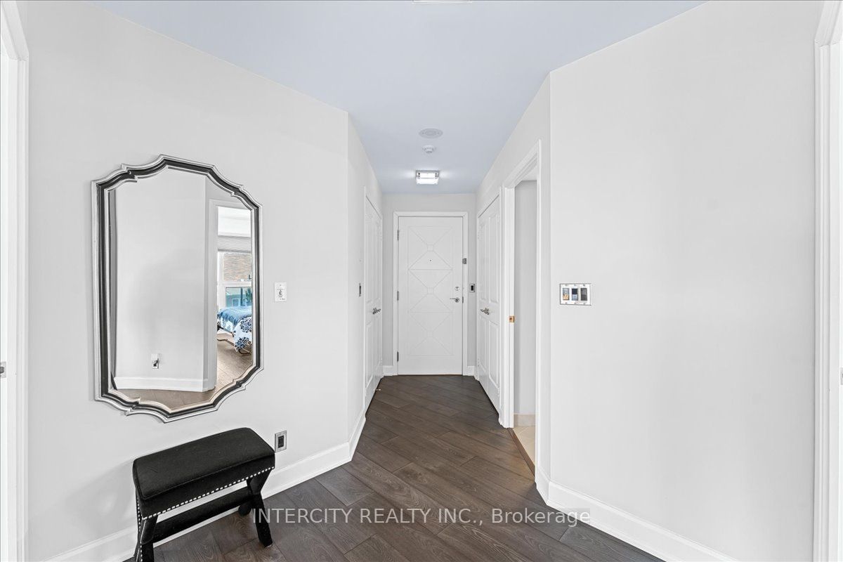 18 Harding Blvd, unit 408 for sale