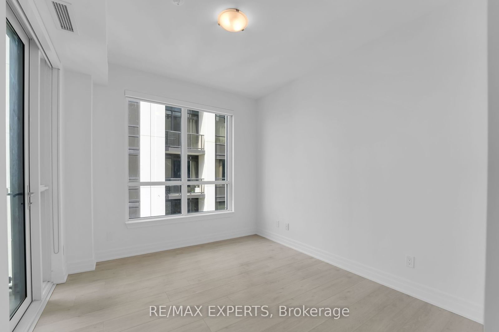 9075 Jane St, unit 515 for sale - image #17