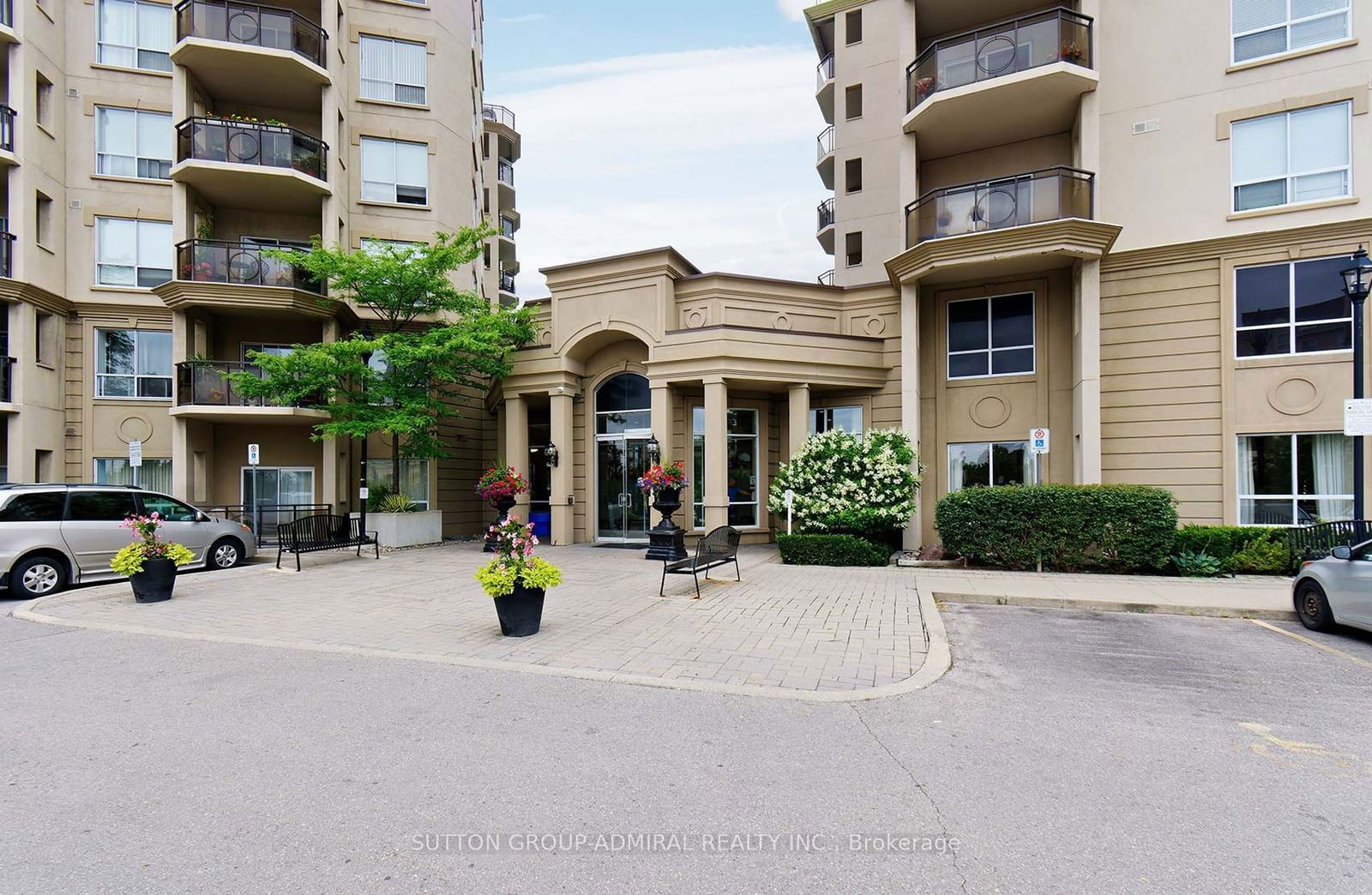 8 Maison Parc Crt, unit 106 for sale - image #3