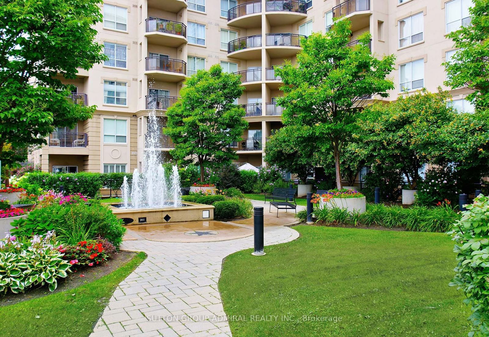 8 Maison Parc Crt, unit 106 for sale - image #33