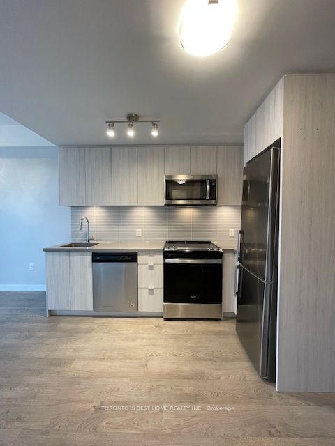 8868 Yonge St, unit 320E for rent