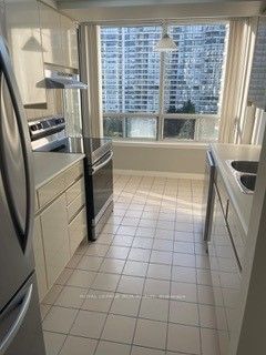 7250 Yonge St, unit 601 for rent - image #4