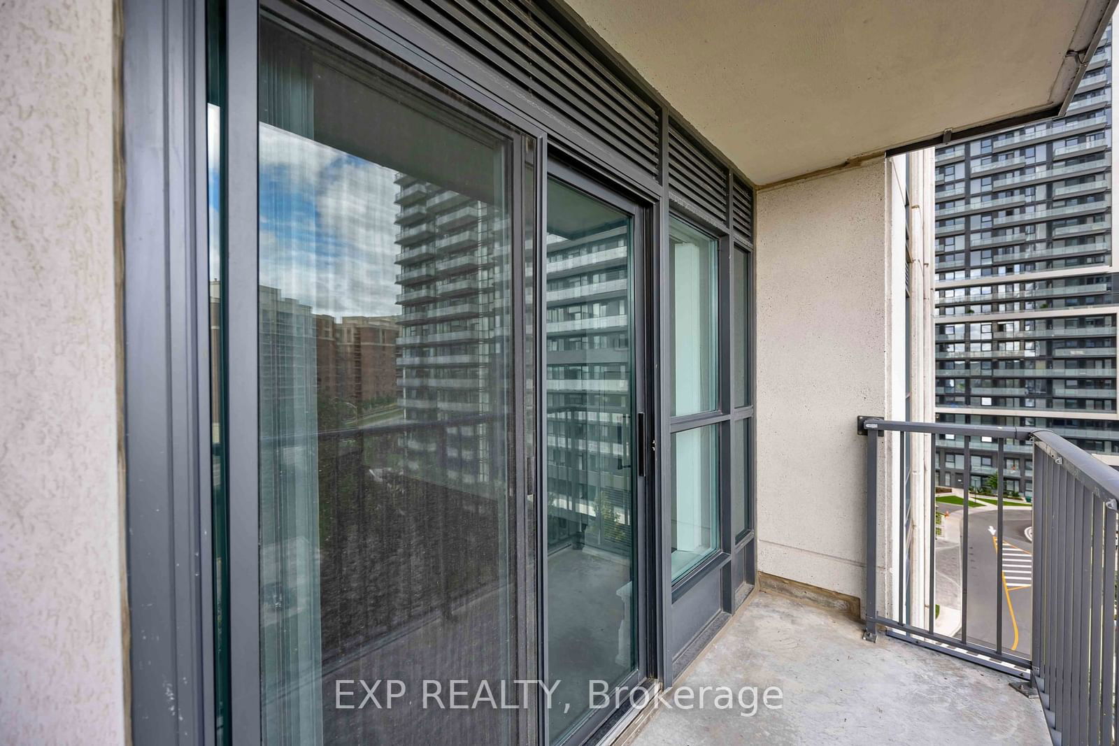 185 Oneida Cres, unit 915 for sale - image #32