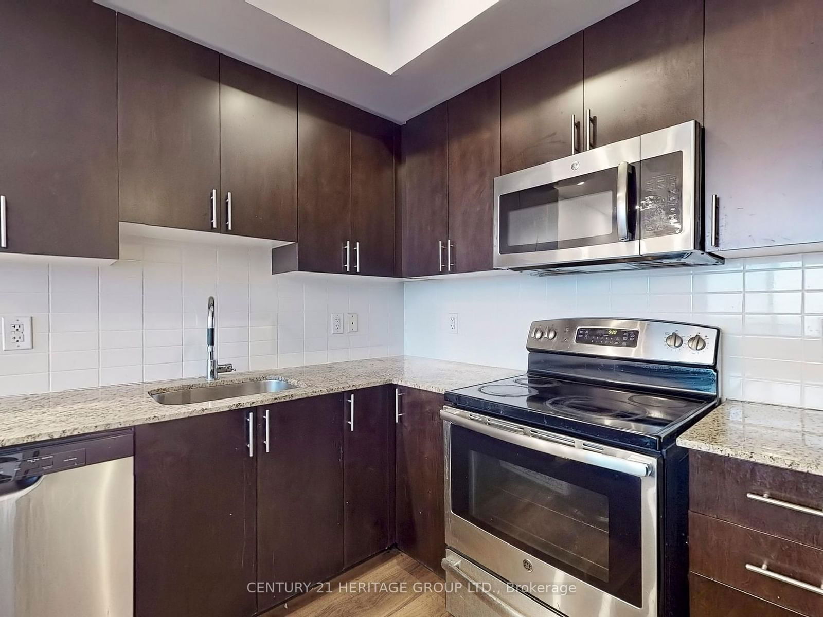 7165 Yonge St, unit 535 for rent - image #19