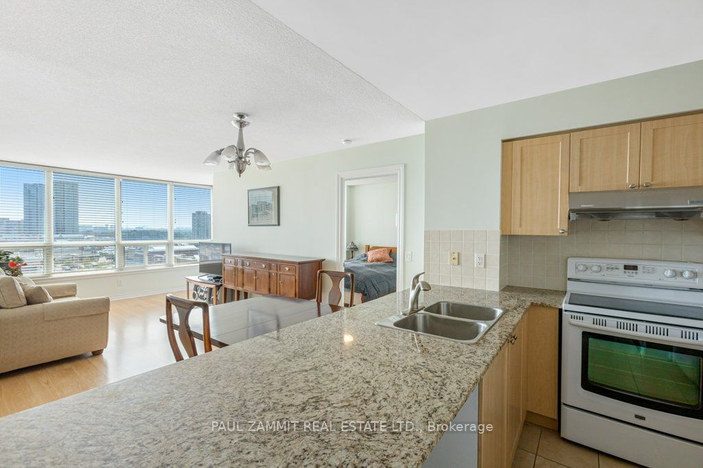 15 North Park Rd, unit 814 for sale - image #3