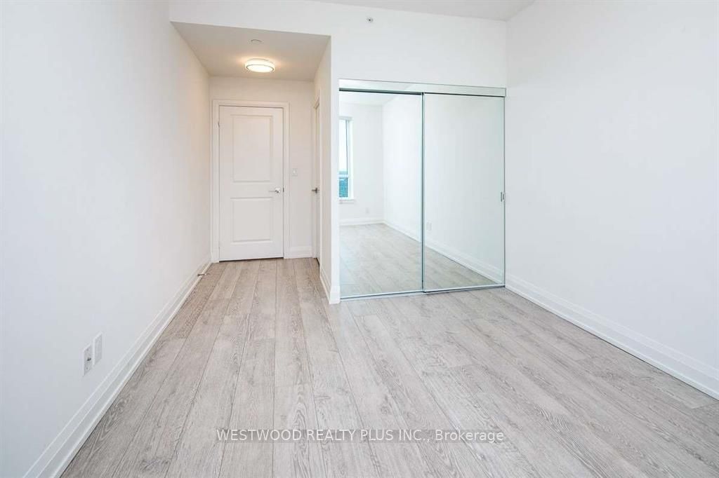 7161 Yonge St, unit Lph3-15 for sale - image #7