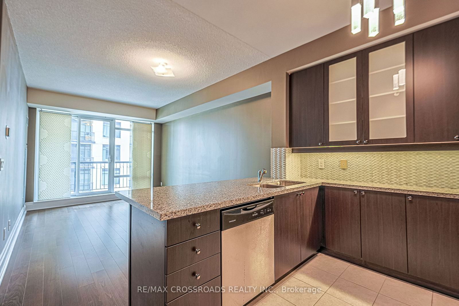 131 Upper Duke Cres, unit 706 for sale - image #3