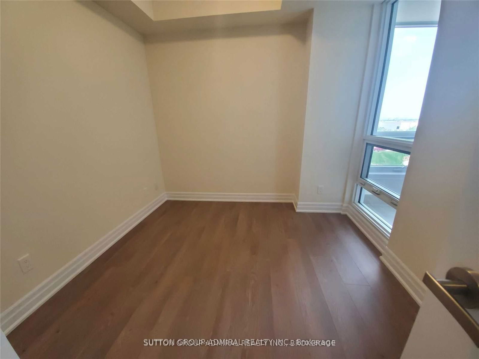 9085 Jane St, unit 417 for rent